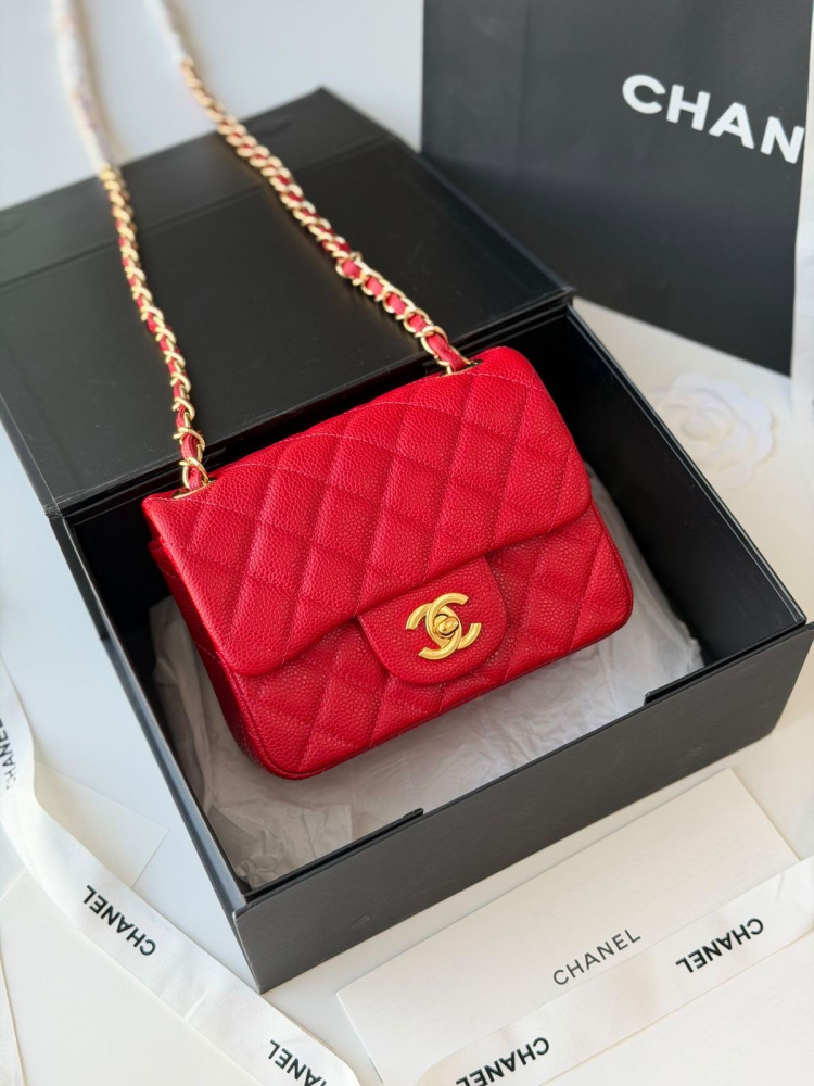 Сумочка Chanel стеганная на цепочке