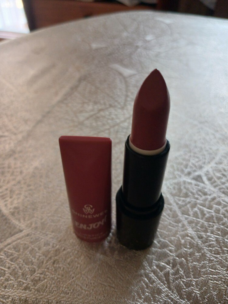 Помада увлажняющая 05 Enjoy Lipstick Shinewell